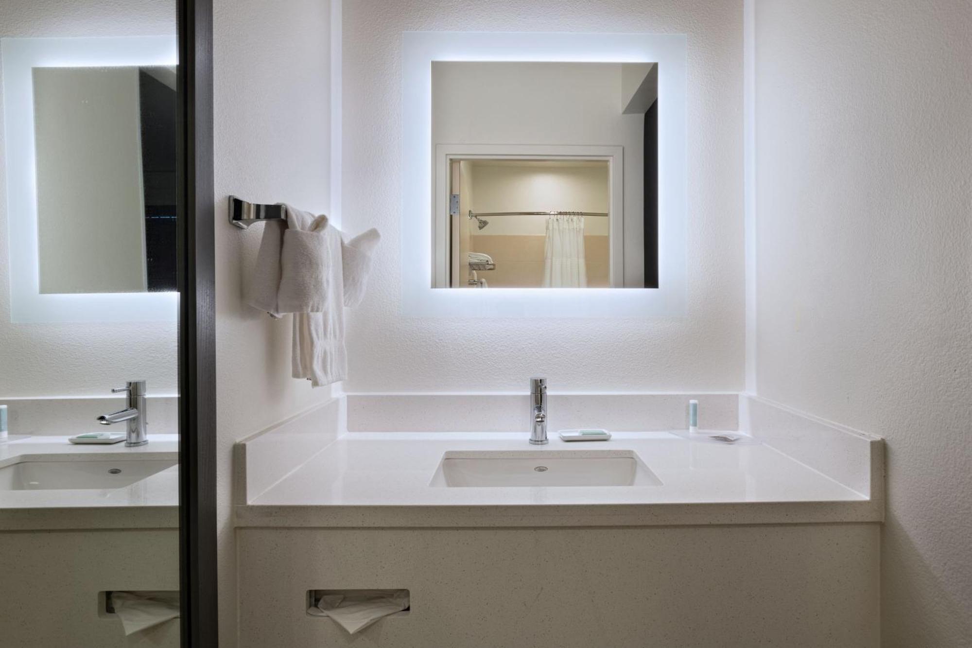 Springhill Suites By Marriott Dallas Dfw Airport East Las Colinas Irving Luaran gambar